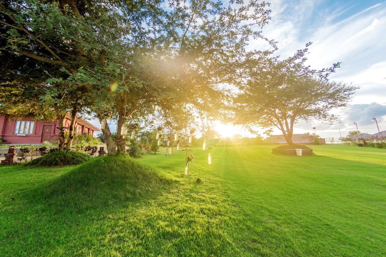 Royal Emerald River View Resort Bagan Buitenkant foto