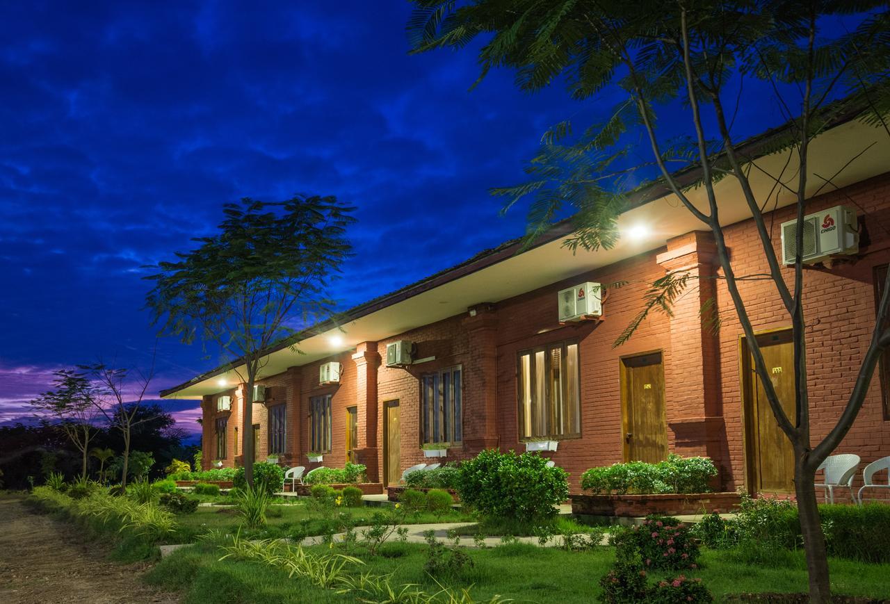 Royal Emerald River View Resort Bagan Buitenkant foto