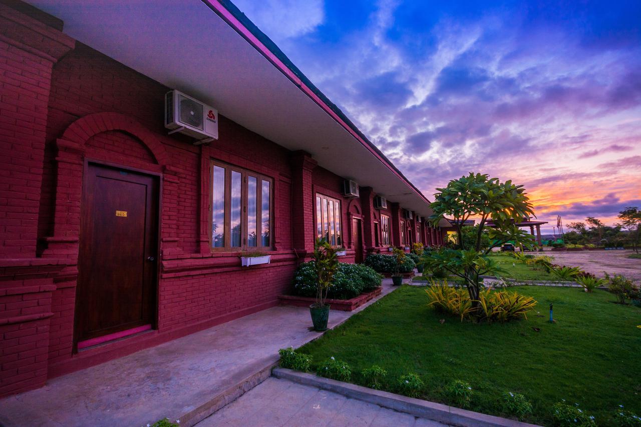 Royal Emerald River View Resort Bagan Buitenkant foto