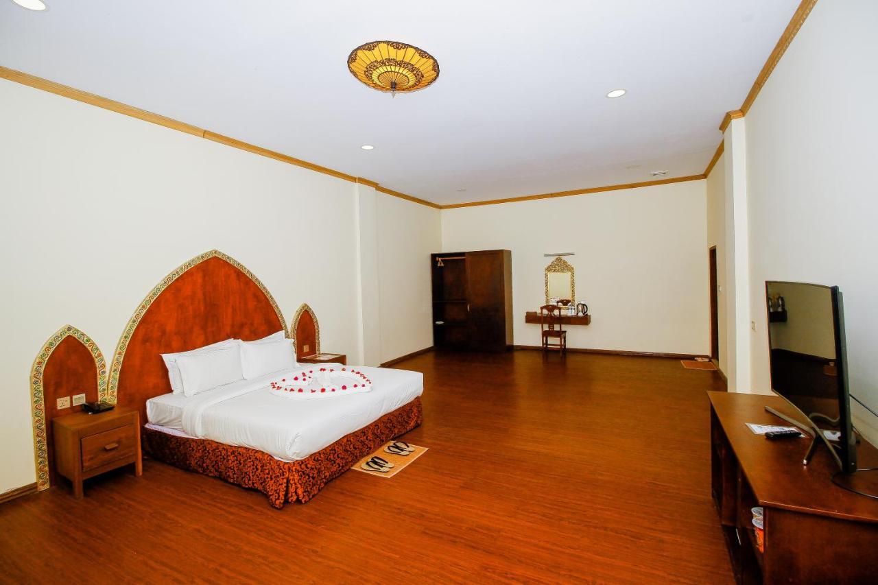 Royal Emerald River View Resort Bagan Buitenkant foto