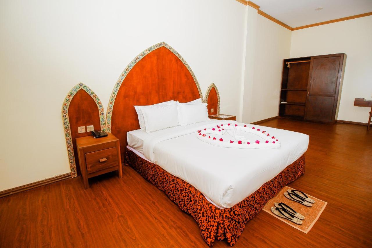 Royal Emerald River View Resort Bagan Buitenkant foto
